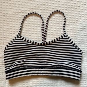 Lululemon:Black and White Striped Sports Bra